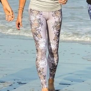 K.ALLEY LIFESTYLE PURPLE LAVENDER MARBLE 40% UPF  LEGGINGS WOMEN'S SIZE SMALL